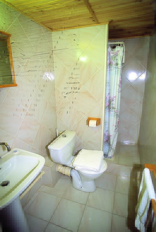 Hotel Lou Paouvadou Sainte-Maxime Ruang foto