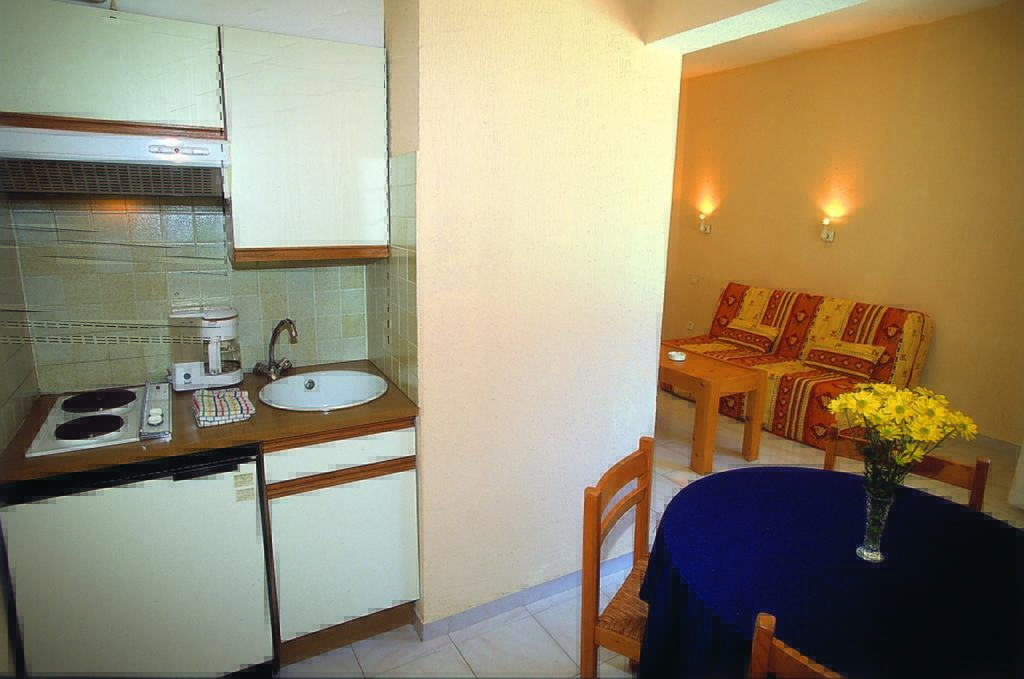 Hotel Lou Paouvadou Sainte-Maxime Ruang foto